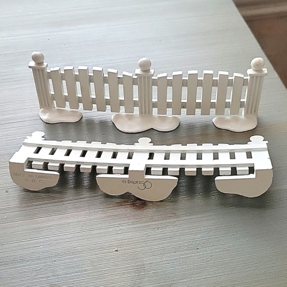 Dept 56 Metal Snow Village White Picket Fences - 2 - Picture 4 of 5